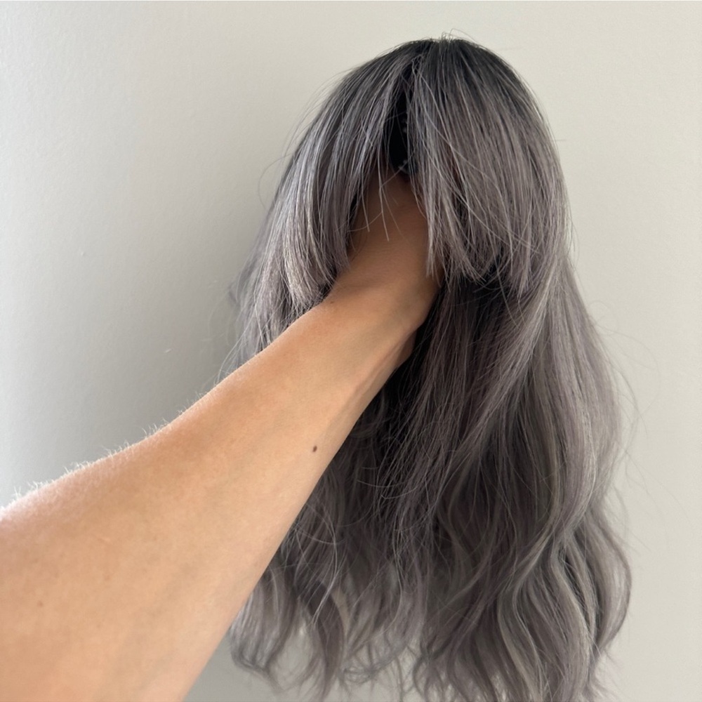 New 16-inch Ombre Grey Curly Bob with Bangs (Synthetic Wig) - Picture 4 of 5